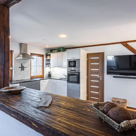 Elements & Renata Bozicany