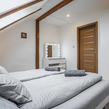 Elements & Renata Appartement *