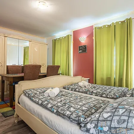 Apartment Elements & Renata Bozicany